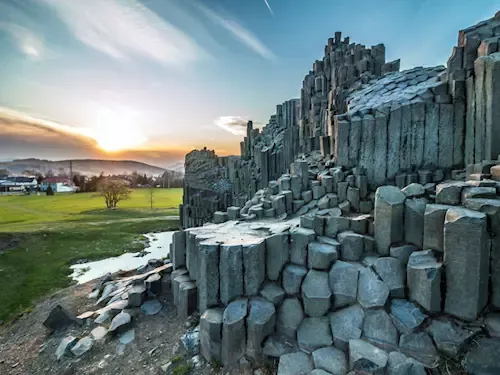 Panská skála u Kamenického Šenova – nejstarší chráněný geologický útvar u nás