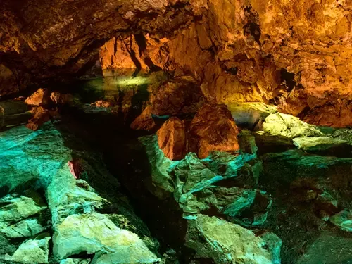 Bozkovské dolomitové jeskyně – jeskyně plné křemene a vody