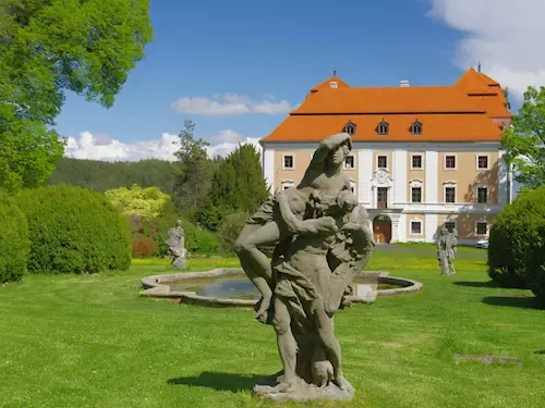 Zámek Valeč a barokní skvosty Matyáše Bernarda Brauna