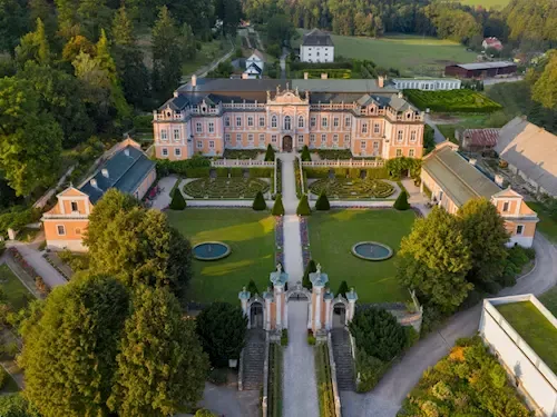 Zámek Nové Hrady ve východních Čechách – navštivte České Versailles
